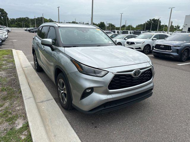used 2022 Toyota Highlander car, priced at $29,817