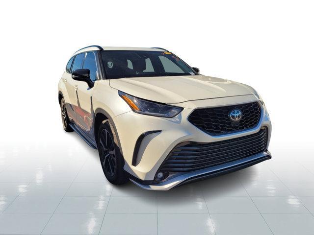 used 2021 Toyota Highlander car, priced at $29,434