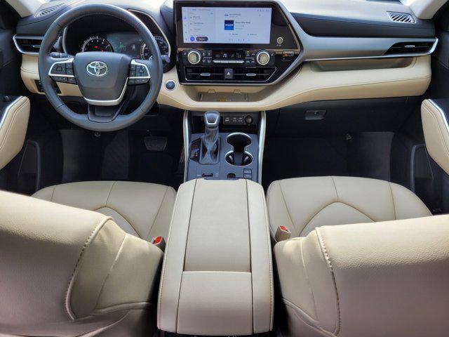 used 2024 Toyota Highlander car, priced at $42,999