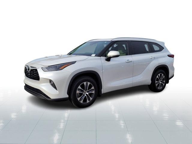 used 2024 Toyota Highlander car, priced at $42,999