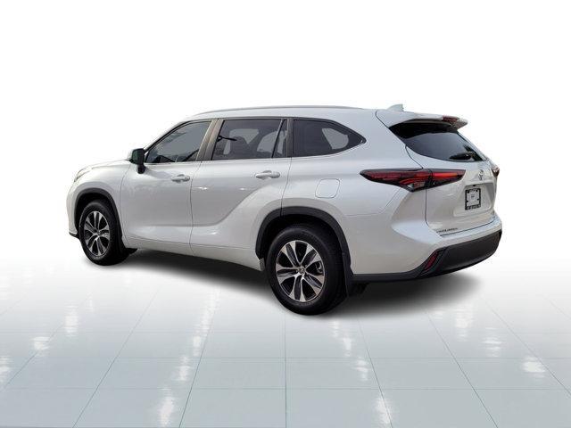 used 2024 Toyota Highlander car, priced at $42,999