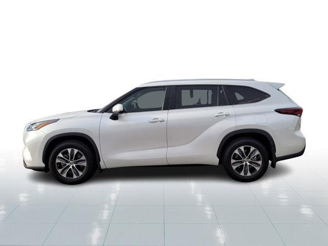 used 2024 Toyota Highlander car, priced at $42,999