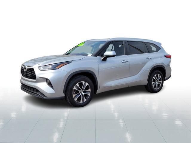 used 2023 Toyota Highlander car, priced at $39,100