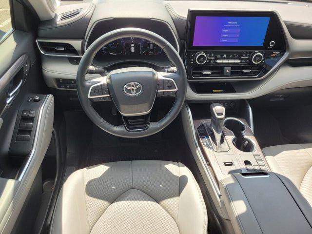 used 2023 Toyota Highlander car, priced at $33,100