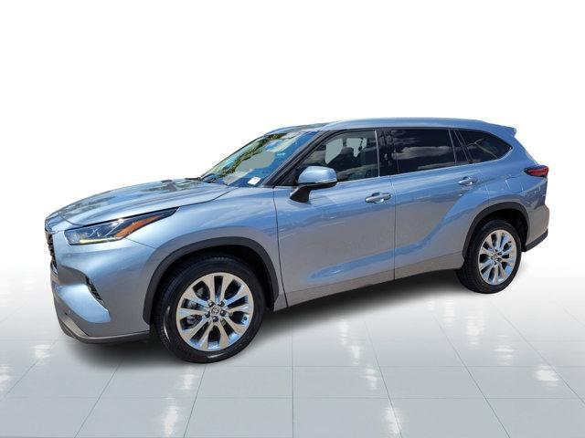 used 2023 Toyota Highlander car, priced at $33,100