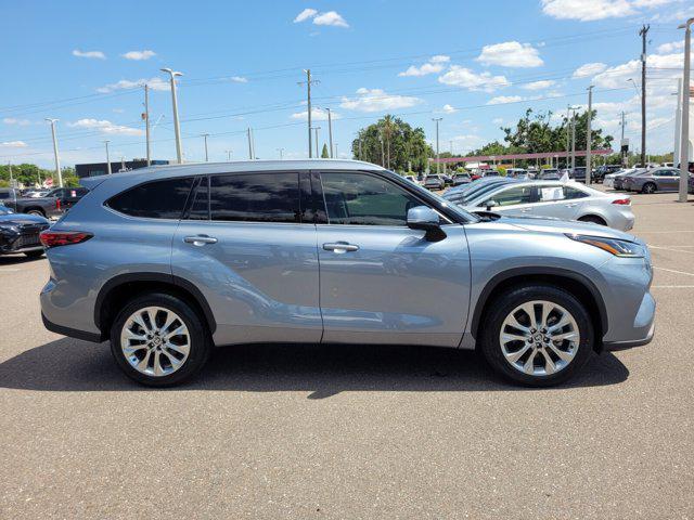 used 2023 Toyota Highlander car, priced at $33,100