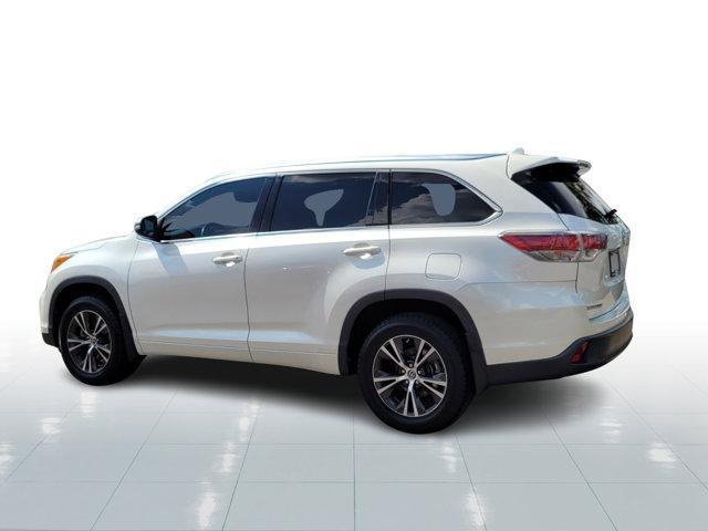 used 2016 Toyota Highlander car, priced at $22,418