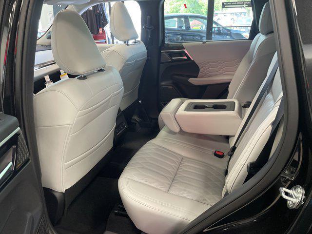 new 2025 Mitsubishi Outlander car, priced at $43,655