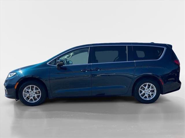 used 2023 Chrysler Pacifica car, priced at $30,995