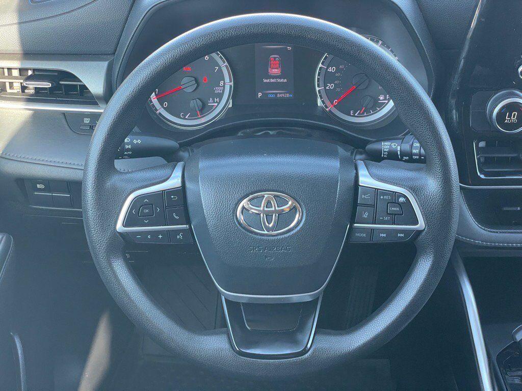 used 2022 Toyota Highlander car, priced at $32,995