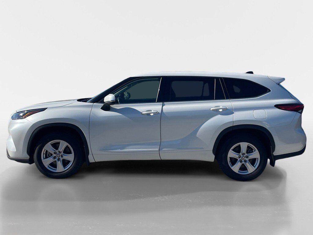 used 2022 Toyota Highlander car, priced at $32,995