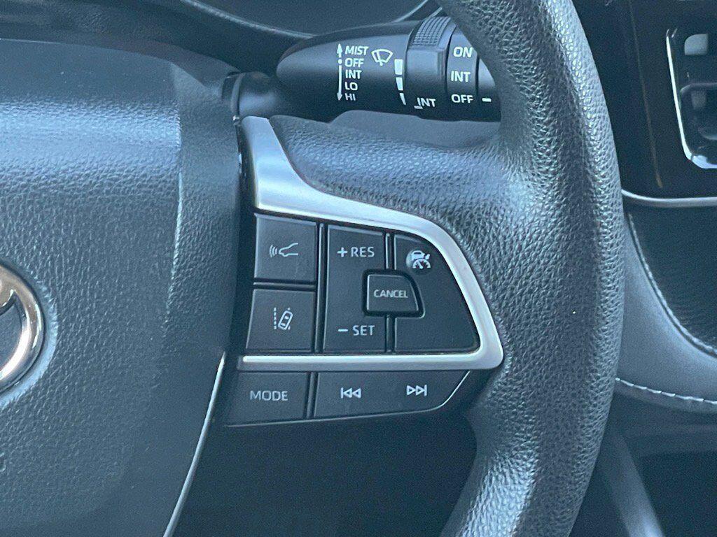 used 2022 Toyota Highlander car, priced at $32,995