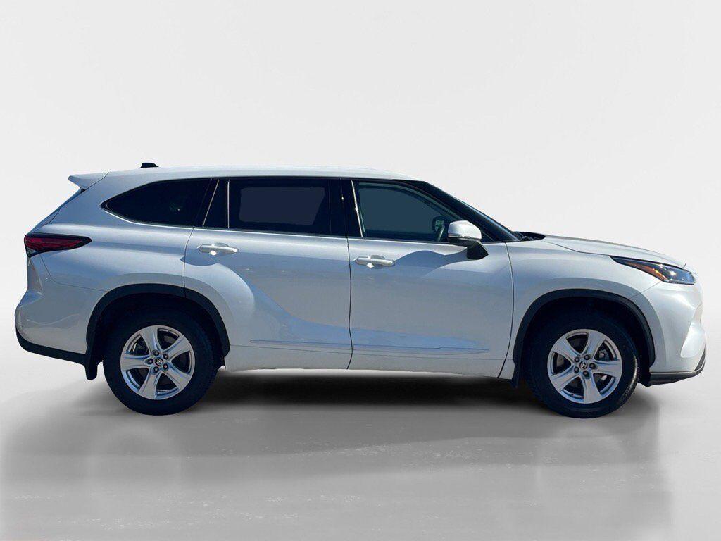 used 2022 Toyota Highlander car, priced at $32,995