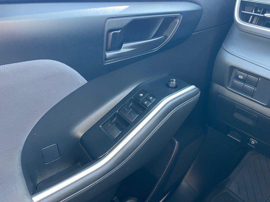 used 2022 Toyota Highlander car, priced at $32,995