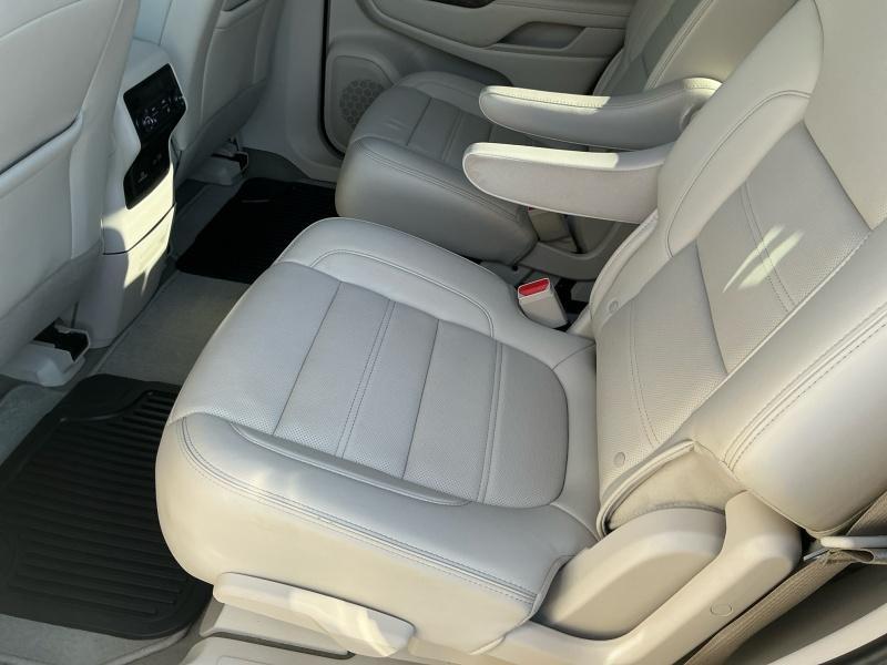 used 2022 GMC Acadia car, priced at $35,995