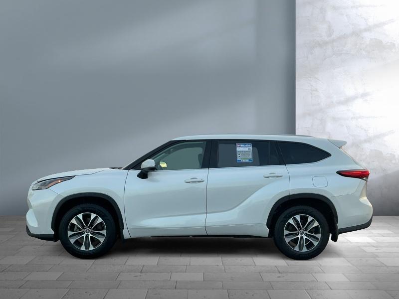 used 2022 Toyota Highlander car, priced at $37,995