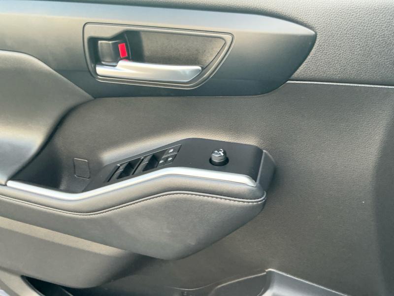 used 2022 Toyota Highlander car, priced at $37,995