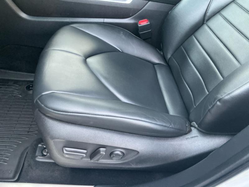 used 2022 Toyota Highlander car, priced at $37,995