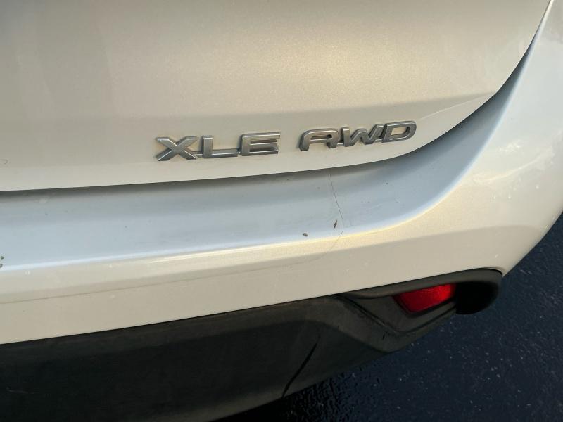 used 2022 Toyota Highlander car, priced at $37,995