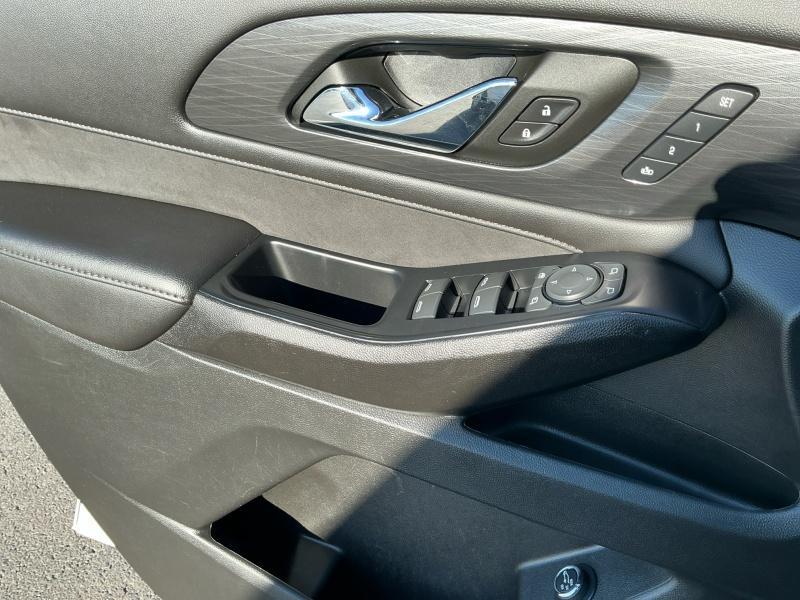 used 2023 Chevrolet Traverse car, priced at $38,995