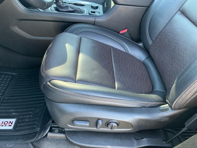 used 2023 Chevrolet Traverse car, priced at $38,995