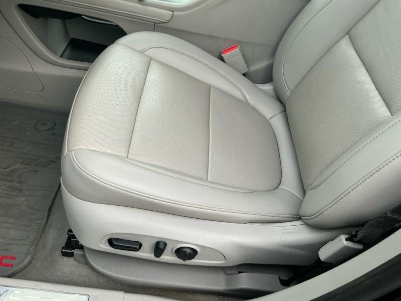 used 2022 GMC Acadia car, priced at $28,495