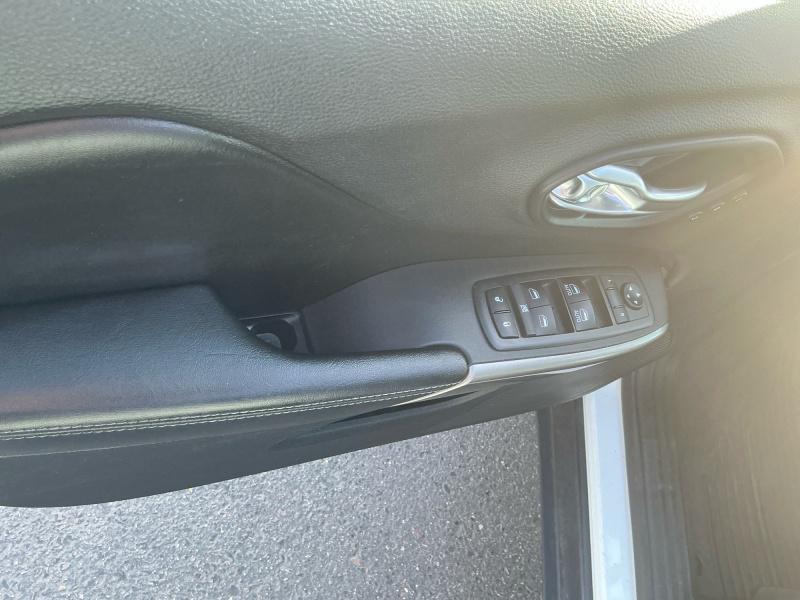 used 2019 Jeep Cherokee car, priced at $18,995