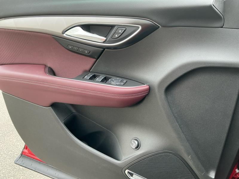 new 2025 Buick Envision car, priced at $42,134