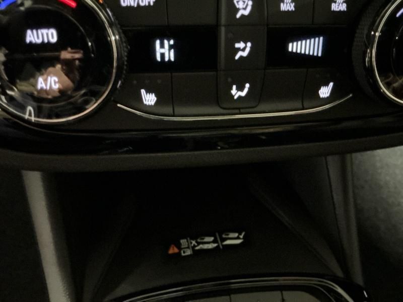 new 2025 Buick Envista car, priced at $29,599