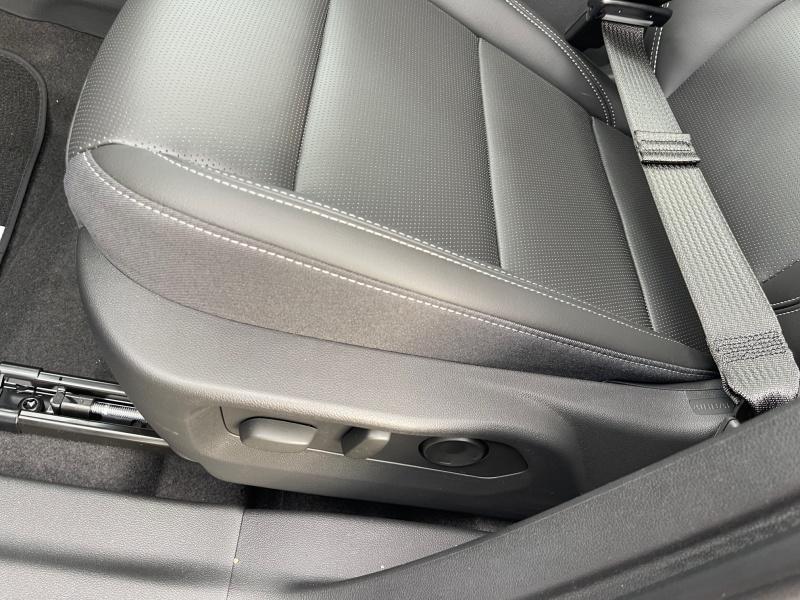 new 2025 Buick Envision car, priced at $38,139