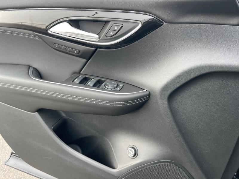 new 2025 Buick Envision car, priced at $38,139