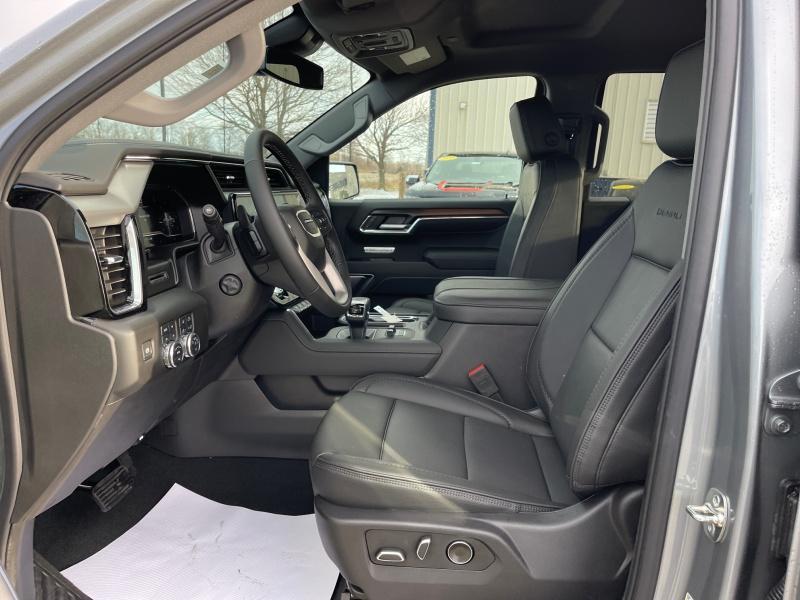 new 2025 GMC Sierra 1500 car, priced at $72,054