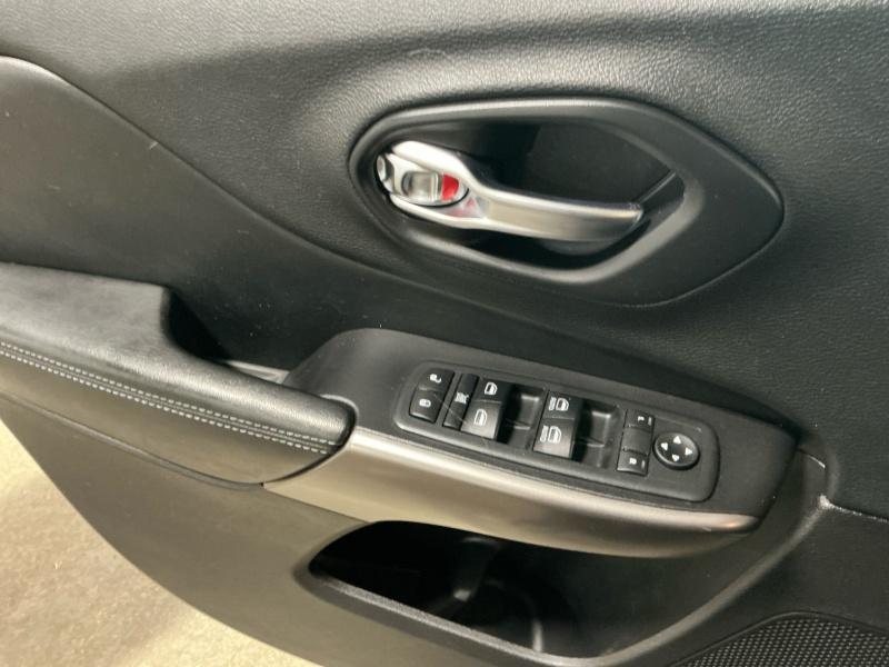 used 2020 Jeep Cherokee car, priced at $19,995
