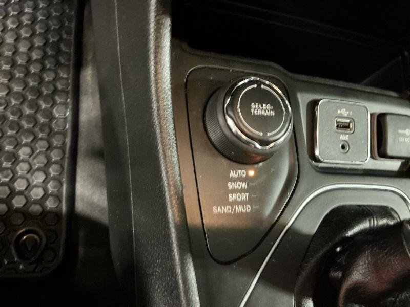 used 2020 Jeep Cherokee car, priced at $19,995