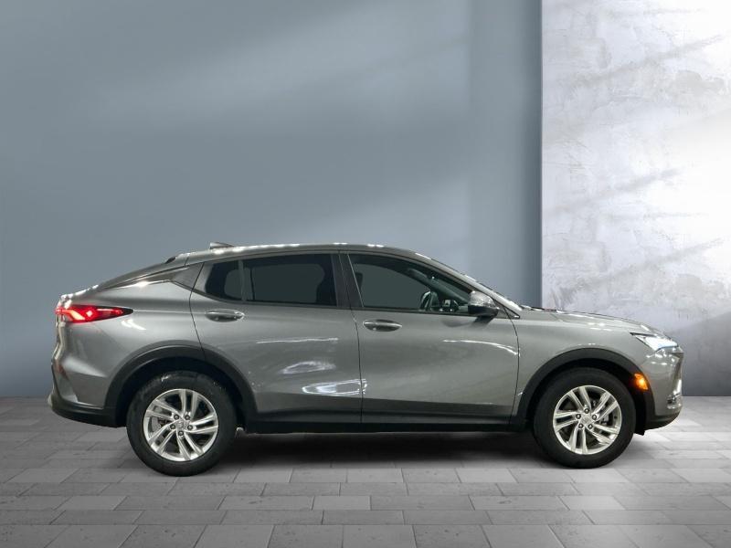 new 2025 Buick Envista car, priced at $27,404