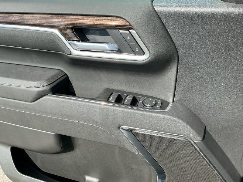 new 2025 GMC Sierra 1500 car, priced at $51,689