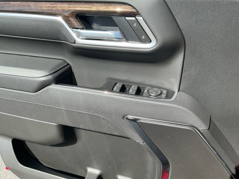 new 2025 GMC Sierra 1500 car, priced at $51,689