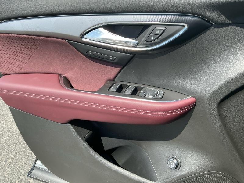 new 2025 Buick Envision car, priced at $42,134