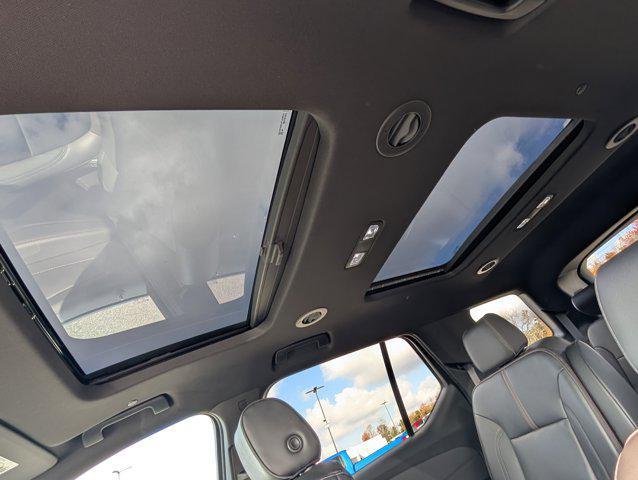 used 2022 Chevrolet Traverse car, priced at $31,960