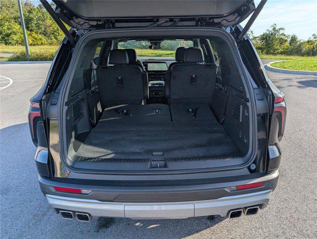 used 2025 Chevrolet Traverse car
