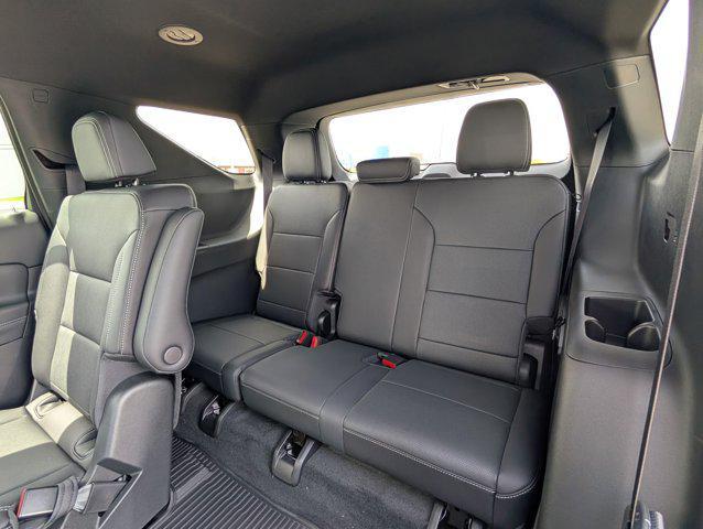 new 2025 Chevrolet Traverse car, priced at $43,290