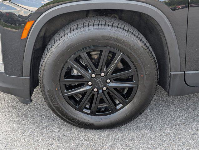 used 2023 Chevrolet Traverse car, priced at $27,339