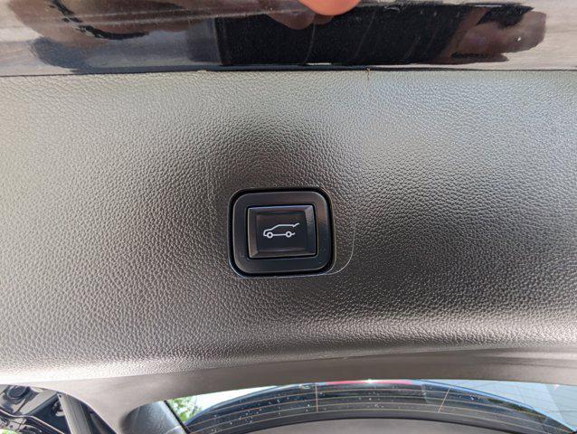 used 2022 Chevrolet Traverse car, priced at $35,452