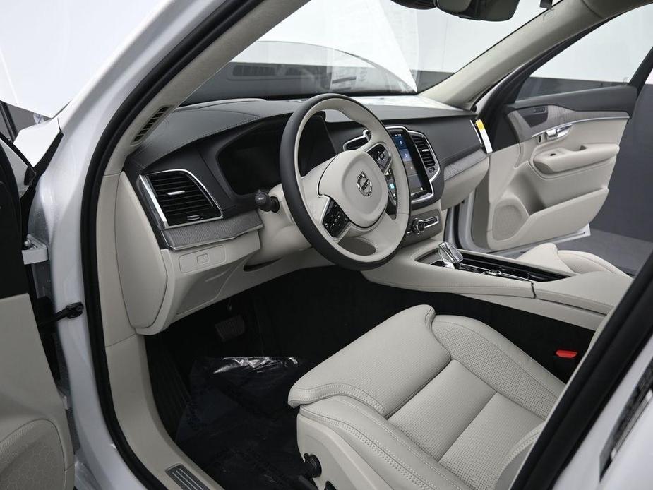 new 2025 Volvo XC90 car, priced at $73,095