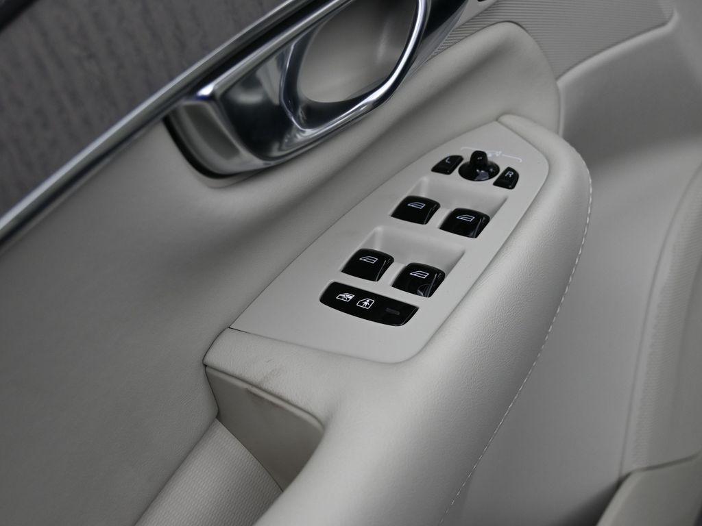 new 2025 Volvo XC90 car, priced at $70,231