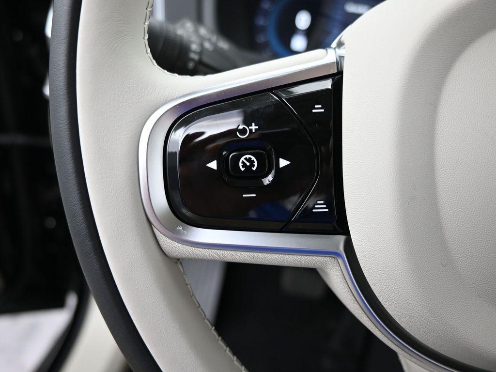 new 2025 Volvo XC90 car, priced at $70,231
