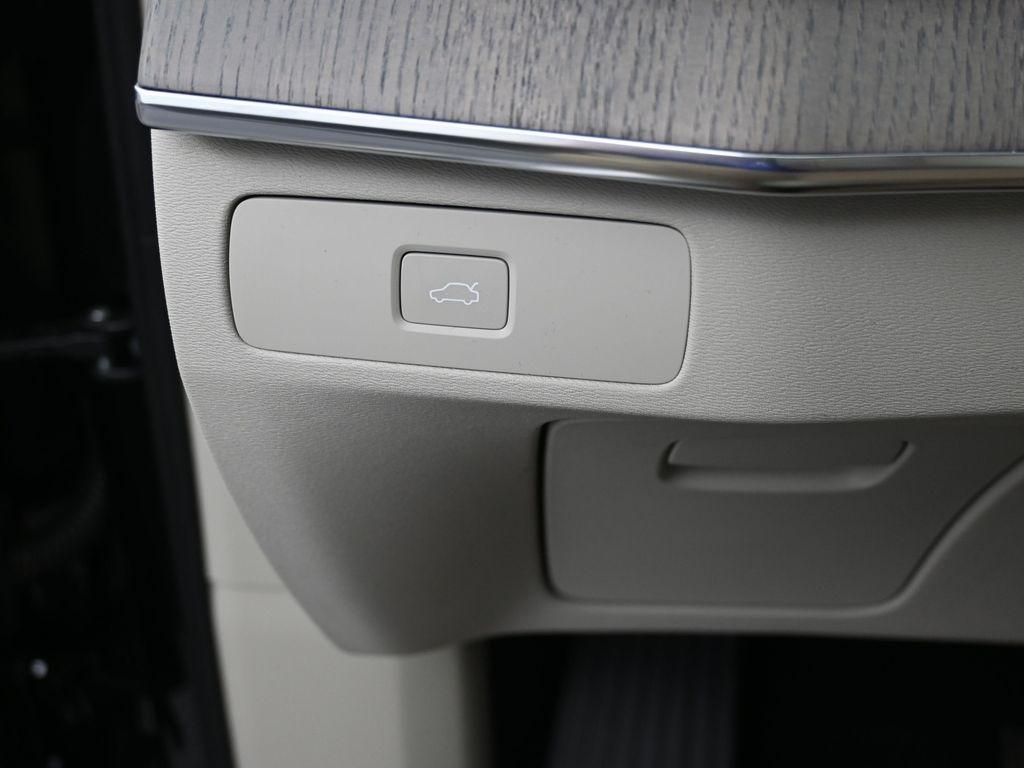 new 2025 Volvo XC90 car, priced at $70,231