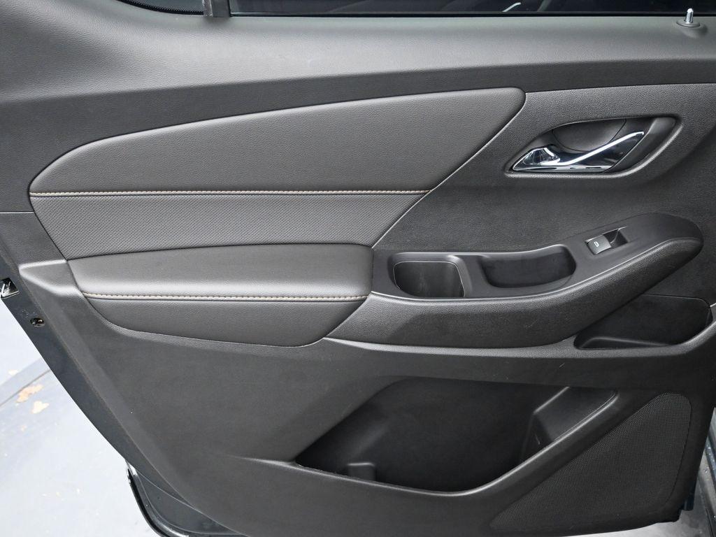 used 2020 Chevrolet Traverse car, priced at $27,499