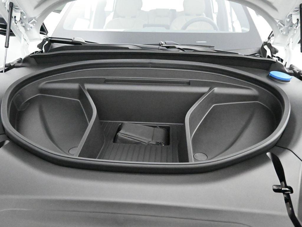new 2025 Volvo EX90 car, priced at $88,825