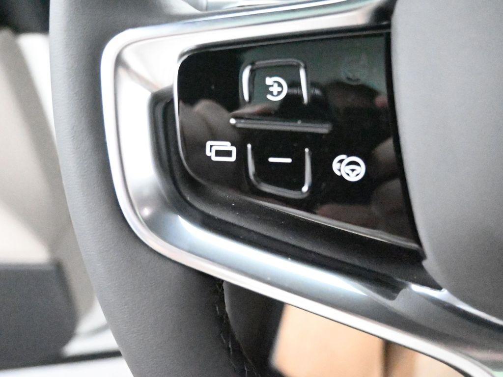 new 2025 Volvo EX90 car, priced at $88,825